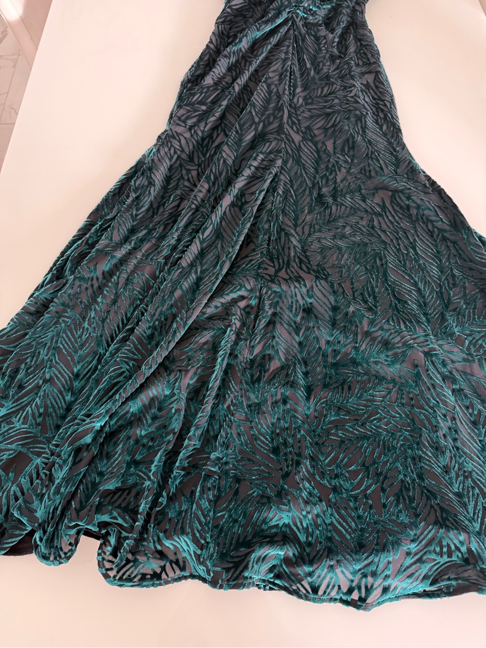 Taylor Teal off-shoulders Crisscross Evening Gown - Picture 4 of 12